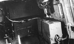 Место стрелка-радиста бронеавтомобиля БА-10А: впереди один над другим приемник и передатчик (закрыты крышками) радиостанции 71-ТК-1, справа на борту виден щиток с главным переключателем и умформер, под ними в ящиках два аккумулятора - основной и запасной.