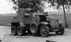 Брошенный бронеавтомобиль БА-10М по техническим причинам. Башенный и лобовой пулемёты сняты экипажем. Юго-западный фронт, июль 1941 г.
