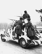 Бронеавтомобиль БА-20 с десантом пехоты. Западный фронт, 20-я танковая бригада, ноябрь 1941 года