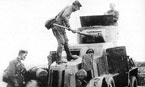 Экипаж бронеавтомобиля БА-6 из состава броневого дивизиона 8-й кавалерийской дивизии МНРА готовит машину к боям. Июль 1939 года. Восточный берег Халхин-Гола, июль 1939 года.