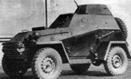 Серийный ширококолейный бронеавтомобиль БА-64Б. Осень 1943 года. Новые кронштейны крепления бронекорпуса к раме (перед задним крылом), у водителя появились лючки бокового обзора. Размещение шанцевого инструмента ещё старое.