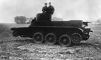 Испытания БТ-2-ИС. Посмотрите на радиус разворота танка - БТ-2-ИС развернулся практически на месте. Лето 1935 г.