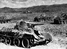 Танки БТ-5 на исходных позициях. Бой в районе р. Халхин-Гол. 1939 г.