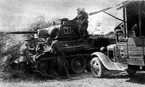 Экипаж танка Т-34-76,  с помощью ремонтно-восстановительной машины ПАРМ-А, производит ремонт в полевых условиях. Танк принадлежит 36-й Гвардейской танковой бригаде 4-ого Гвардейского мехкорпуса. Беларусский фронт. Июнь, 1944 г.