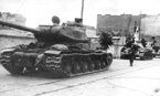 Колонна тяжелых танков ИС-2 из состава 27-го отдельного гвардейского танкового полка в центре Выборга. На ближнем плане танк с тактическим номером "313" и двумя звездами по периметру башни. 1-й Прибалтийский фронт. Июнь 1944 года.