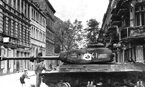 Тяжёлый танк ИС-2 с тактическим номером «441» из 7-ой гвардейской танковой бригады уничтоженный на одной из улиц Берлина. 1945 год.