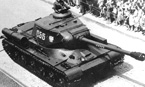 Послевоенный парад победы в Польше. Этот ИС-2 7-ого тяжёлого танкового полка. Пять белых "Х" на стволе пушки указывают на пять уничтоженных танка во время войны. Год неизвестен.