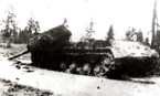 Танк ИС-2 подбитый немецкой артиллерией. Башня сброшена взрывом боекомплекта.