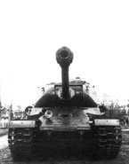 Тяжёлый танк ИС-2 обр.1944 г. (вид спереди).