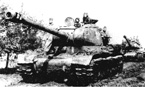 Тяжёлый танк ИС-2 с башенным номером 98, экипаж которого под командованием старшего лейтенанта Удалова подбил три «Королевских тигра». Август 1944 года.