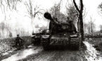 Танки ИС-2 движутся к Будапешту. 3-й Украинский фронт, территория Венгрии, декабрь 1944 года.