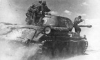 Танк ИС-2 в бою. 1944 год.