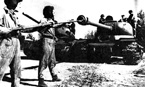 Уход за орудиями между боями. 1944 год.