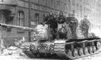 ИСУ-122 на улице Гданьска. 375-й гвардейский тяжелый самоходно-артиллерийский полк. Польша, апрель 1945 года.