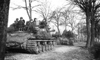Колонна самоходных установок ИСУ-122 337-го гвардейского тяжелого самоходно-артиллерийского полка на марше. Восточная Пруссия, апрель 1945 года.