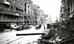 Самоходная установка ИСУ-122 на улице Берлина. Май 1945 года. На заднем плане видны автомобили "Виллис", ГАЗ-АА, ЗИС-5, "Додж 3/4" и несколько трофейных машин.