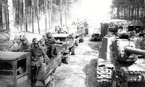 Подразделения тяжелого самоходно-артиллерийского полка у переправы через р.Шпрее. Германия, 1-й Украинский фронт, 24 апреля 1945 года.