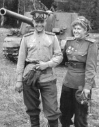 Члены экипажа ИСУ-122 – Н.Н.Орлов со своей женой В.П.Орловой. 3-й Балтийский фронт, октябрь 1944 года.