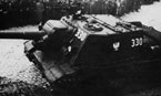 ИСУ-152 из состава 13-ого самоходного артиллерийского полка Войска Польского на построении во время парада по случаю победы над Германией.