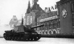 По Красной площади проходят САУ ИСУ-152. 7 ноября 1946 года.