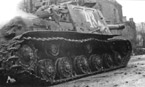 Тяжёлое самоходное орудие ИСУ-152 с тактическим номером «43» на улице Бреслау. Самоходка принадлежит 349-му Краснознаменному гвардейскому самоходно-артиллерийскому полку 6 армии. 1-й Украинский фронт. Март 1945 года.