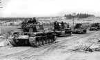 Колонна танков KB-1 и KB-1С из состава 260-го отдельного танкового полка под командованием полковника Красноштана. Ленинградский фронт, Карельский перешеек, июнь 1944 года.