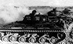 КВ-1С 5-ого гвардейского тяжёлого танкового полка прорыва, купленные на средства собранные работниками и моряками Главсевморпути. На танках нанесены надписи «Советский полярник». Северо-западнее Сталинграда. Ноябрь 1942 года.
