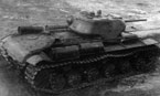 Танк KB-1С (выпуска зимы 1942 года) на полигоне в Кубинке. Лето 1943 года.
