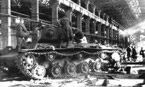 Ремонт КВ-1С на Сталинградском тракторном заводе. Ноябрь 1942 года.