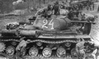 Экипажи танков КВ-1С 6-го Гвардейского танкового полка прорыва готовятся к предстоящей атаке. Северо-Кавказский фронт, май 1943 г.