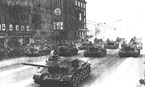 СУ-100 на Крещатике. Военный парад в Киеве 7 ноября 1949 года.