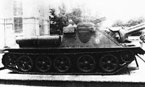 СУ-100, прошедшая модернизацию в послевоенные годы. Хорошо видны штампованные опорные катки от танка Т-44М.
