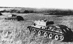 СУ-122 в атаке. Район Орла. Август 1943 г.