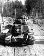 Колонна СУ-152 на марше. Карельский перешеек. Июль 1944 года.
