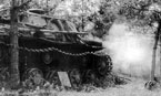 Тяжелое самоходное орудие СУ-152 ведет огонь по отступающей колонне немецких войск. 2-й Прибалтийский фронт, лето 1944 года.