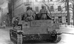 1-й Украинский фронт, февраль 1945 года. САУ СУ-76М входят в н/п Ченстохова. Скорее всего, это 8 сабр полковника И.Я. Кочина.