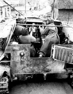 Экипаж СУ-76М ведет бой в провинции Бранденбург. Германия, апрель 1945 года. На заднем борту рубки виден заводской номер машины - 412145.