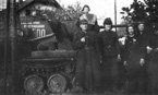 Экипаж самоходки СУ-76М 27-ого самоходно-артиллерийского полка под командованием ст.лейтенанта Василия Брызаня. Самоходка имеет собственное имя – «Тадеуш Костюшко». Май 1945 года.