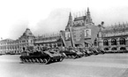 Лёгкие самоходки СУ-76М на параде на Красной площади в Москве. 1 мая 1946 года.
