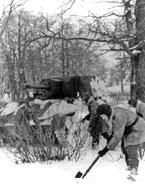 Маскировка самоходной установки СУ-76М. Уфа, декабрь 1952 года.