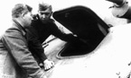 Главный механик строительно-монтажного треста №4 Н.П.Панкратов, который внёс деньги на строительство самоходного орудия, у САУ СУ-76М с сыном-фронтовиком. Город Харьков, июнь 1944 года.