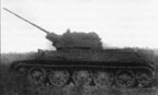 Танк Т-34 с 57-мм пушкой ЗИС-4М во время испытаний. Июль 1943 г.
