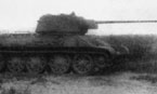 Танк Т-34 с 57-мм пушкой ЗИС-4М во время испытаний. Июль 1943 г.
