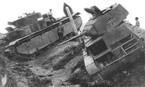Танки, брошенные в районе Дубно. Июль 1941 года. На башне Т-35 видны две белые параллельные полосы — тактическое обозначение машин 34-й танковой дивизии 8-го механизированного корпуса. На переднем плане — Т-26.