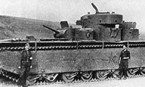 Захваченный немцами Т-35 из 8 механизированного корпуса. Танк оставлен экипажем по техническим причинам.