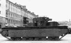 Модернизированный образец Т-35А с бортовыми экранами измененной конфигурации по пути на Красную площадь. 1 мая 1937 года.