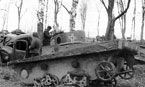 Танк Т-37А, использовавшейся в вермахте и вновь захваченный частями Красной Армии. Западный фронт, весна 1943 года. Машина перекрашена в стандартный немецкий серый цвет и имеет на корме тактическое обозначение разведывательного батальона пехотной дивизии.