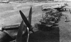 Демонстрация техники воздушно-десантных войск на одном из подмосковных аэродромов. 1945 год. На переднем плане танки Т-38 и Т-37А.