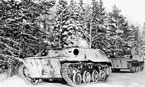 Танки Т-40 на марше. Западный фронт, предположительно 5-я армия, январь 1942 года. Машины имеют белую камуфляжную окраску без каких-либо опознавательных знаков.