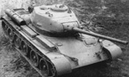 Танк Т-44 второй модификации, вооружённый 85-мм пушкой С-53, на испытаниях. Лето 1944 года.